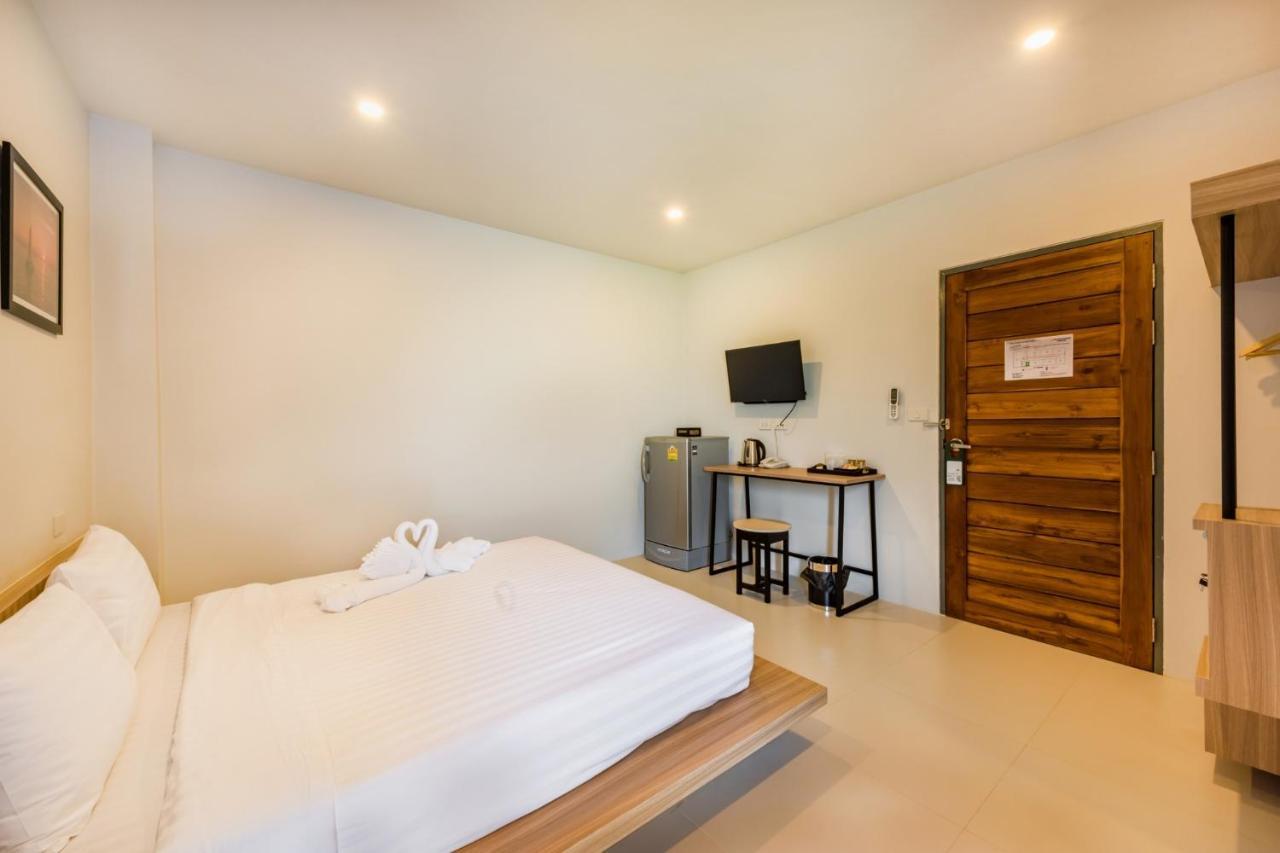 Phuket Marine Poshtel - Sha Plus Chalong Exteriör bild