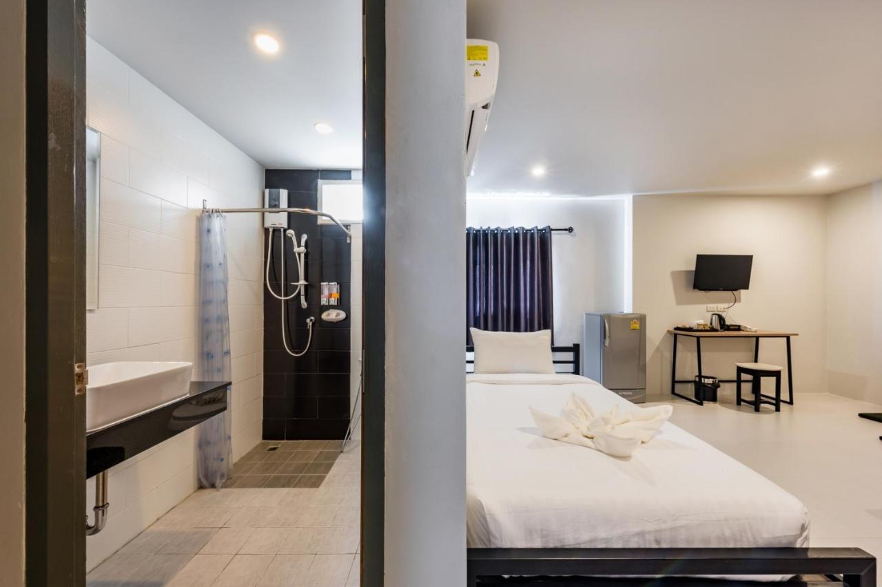 Phuket Marine Poshtel - Sha Plus Chalong Exteriör bild